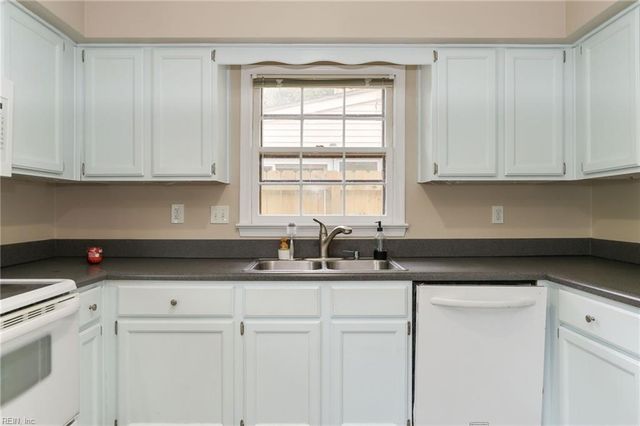 1900 Keeter RN, Chesapeake, VA 23320