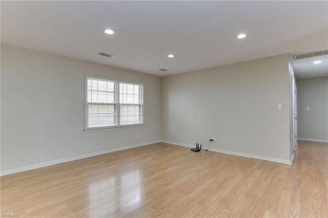 1900 Keeter RN, Chesapeake, VA 23320