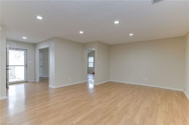 1900 Keeter RN, Chesapeake, VA 23320