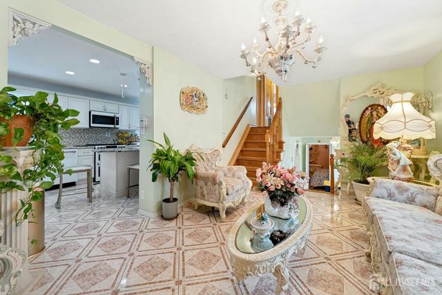 8 Monaghan Road, Edison, NJ 08817