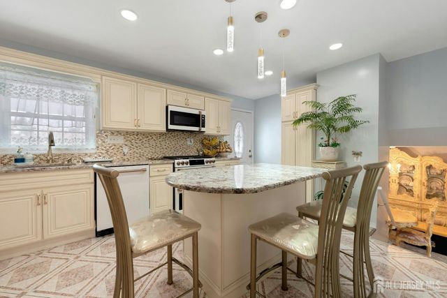 8 Monaghan Road, Edison, NJ 08817