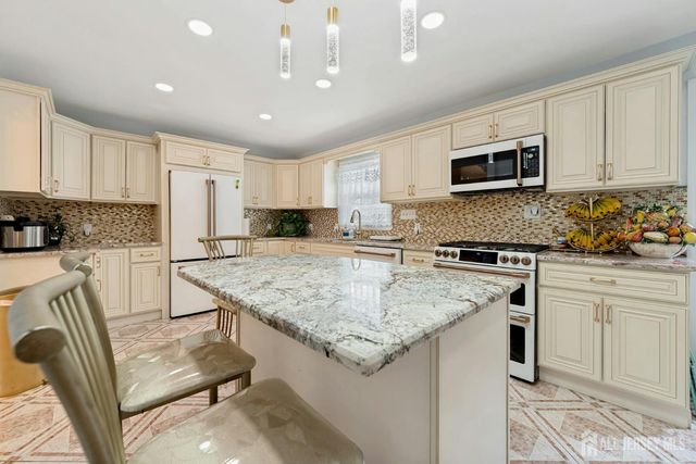 8 Monaghan Road, Edison, NJ 08817