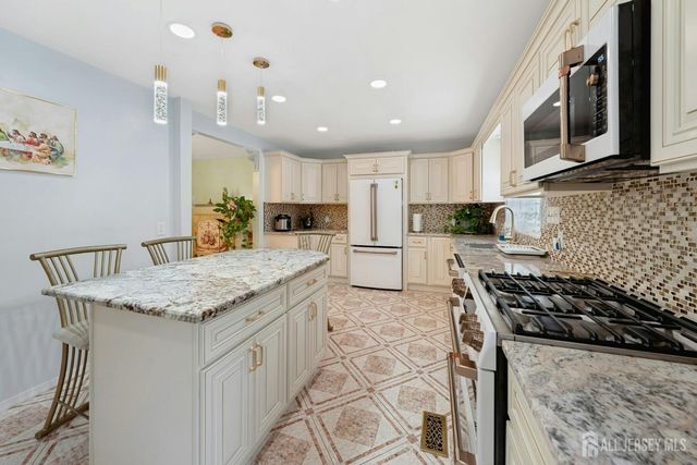 8 Monaghan Road, Edison, NJ 08817