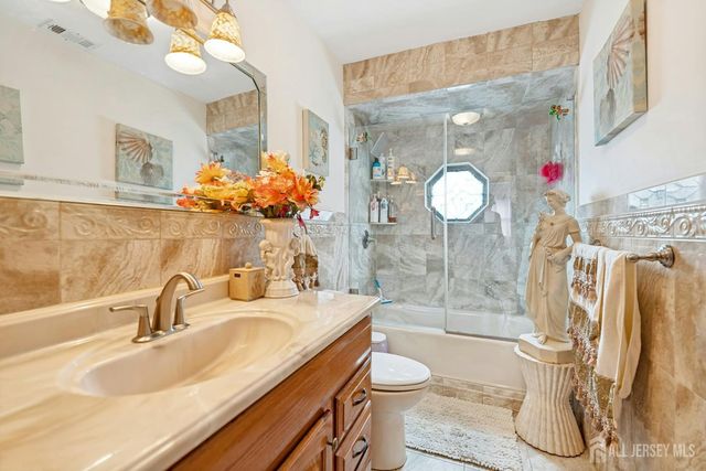 8 Monaghan Road, Edison, NJ 08817