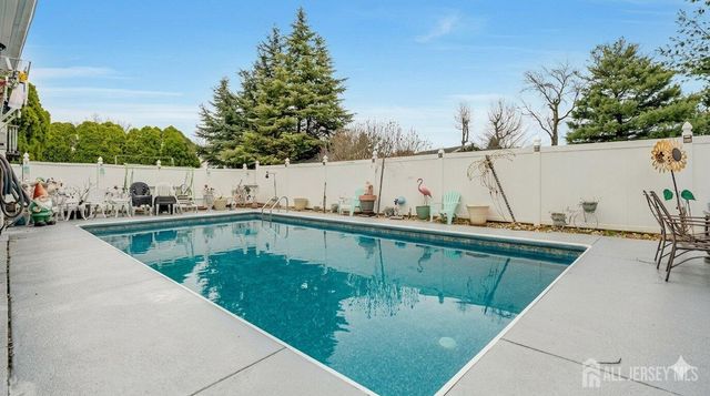 8 Monaghan Road, Edison, NJ 08817