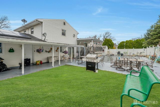 8 Monaghan Road, Edison, NJ 08817