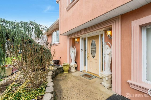 8 Monaghan Road, Edison, NJ 08817