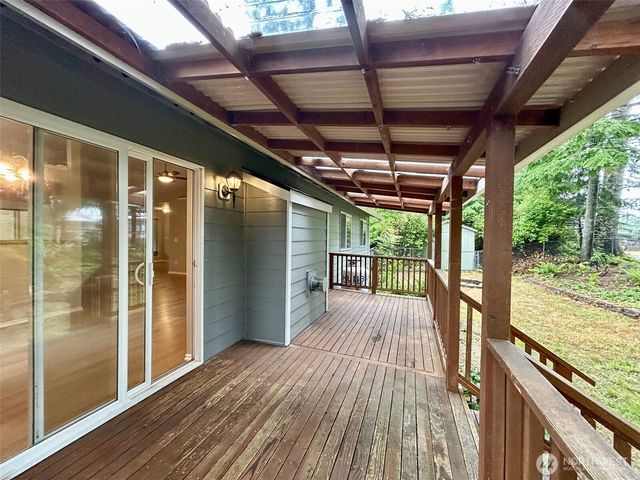 618 Woodland Loop NE, Ocean Shores, WA 98569