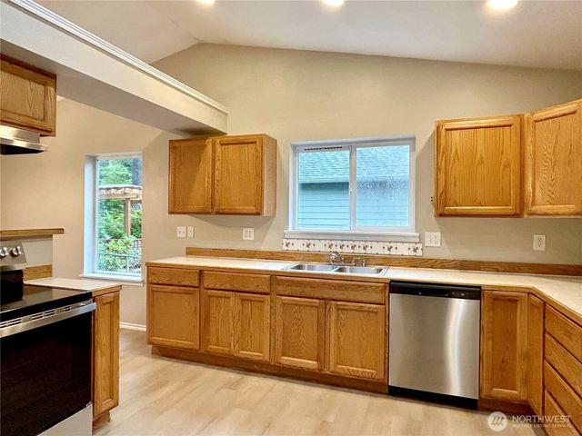 618 Woodland Loop NE, Ocean Shores, WA 98569