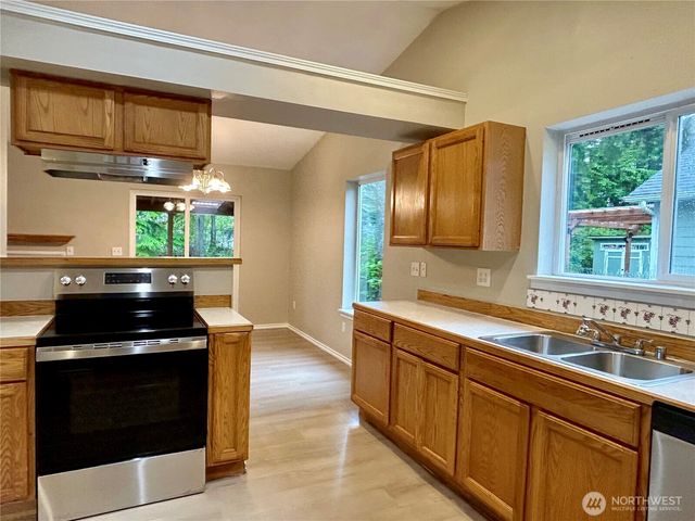 618 Woodland Loop NE, Ocean Shores, WA 98569