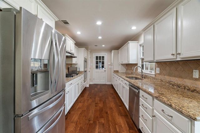 8229 PINE VALLEY LN, Germantown, TN 38139