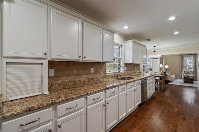 8229 PINE VALLEY LN, Germantown, TN 38139