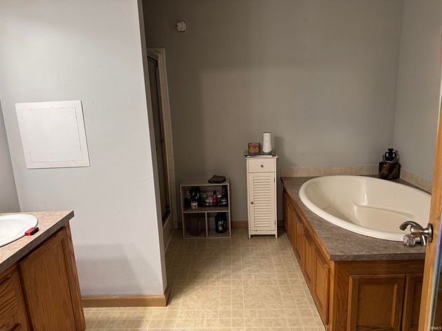 5226 E 700 North Road, Rochester, IN 46975