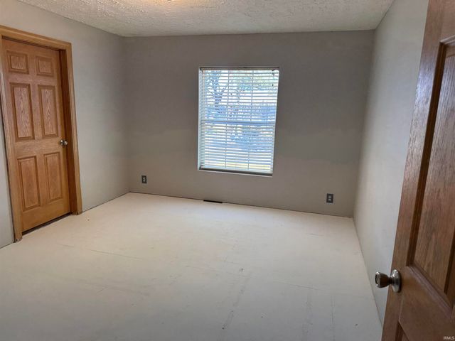 5226 E 700 North Road, Rochester, IN 46975