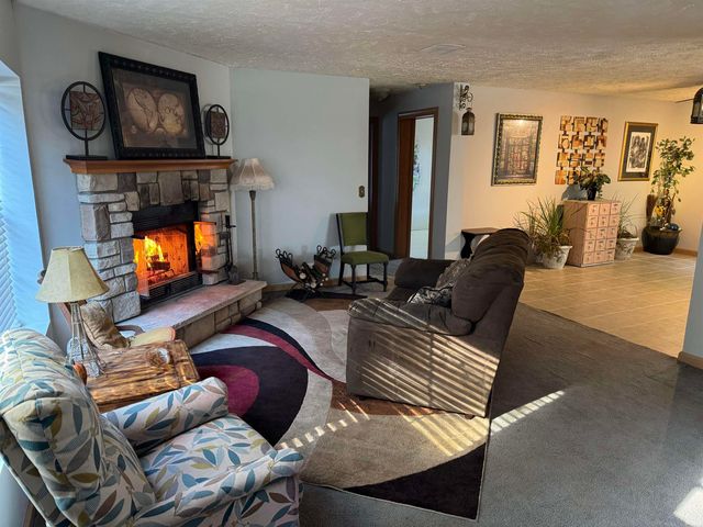 5226 E 700 North Road, Rochester, IN 46975