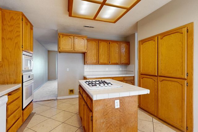 2127 Pepperwood Dr, Yuba City, CA 95993