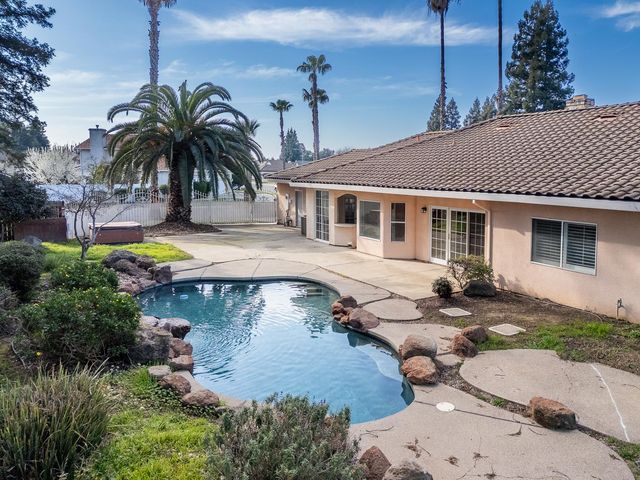 2127 Pepperwood Dr, Yuba City, CA 95993