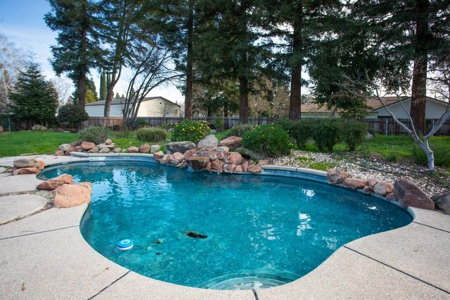 2127 Pepperwood Dr, Yuba City, CA 95993