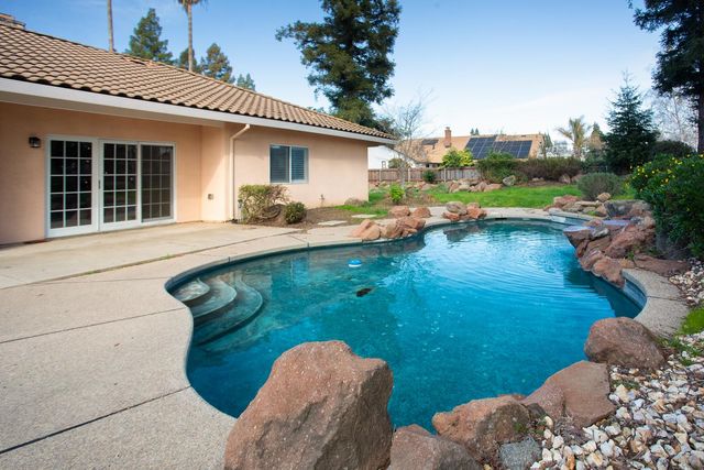 2127 Pepperwood Dr, Yuba City, CA 95993