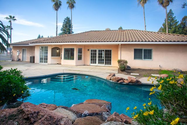 2127 Pepperwood Dr, Yuba City, CA 95993