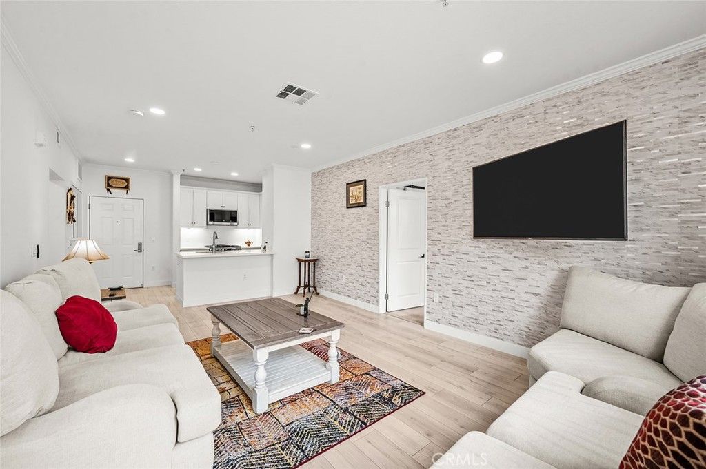 Image 1 of property listing at 2314 Scholarship, Irvine, CA 92612