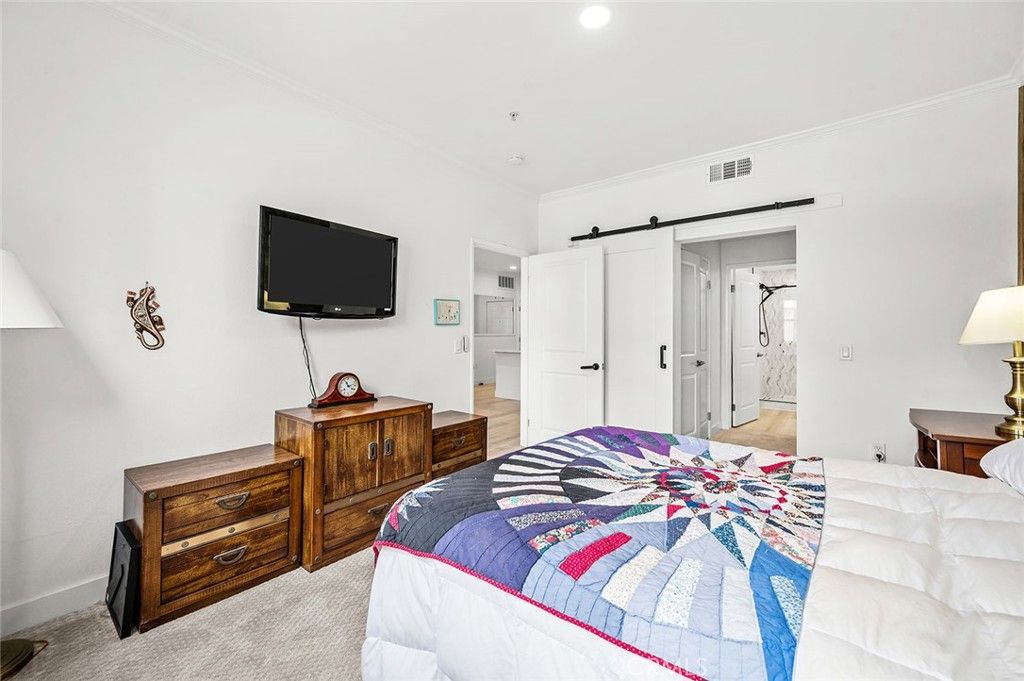 Image 16 of property listing at 2314 Scholarship, Irvine, CA 92612