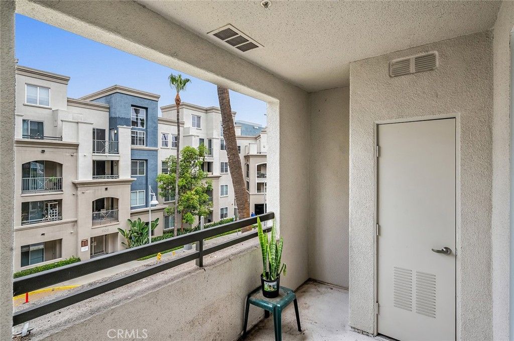 Image 27 of property listing at 2314 Scholarship, Irvine, CA 92612