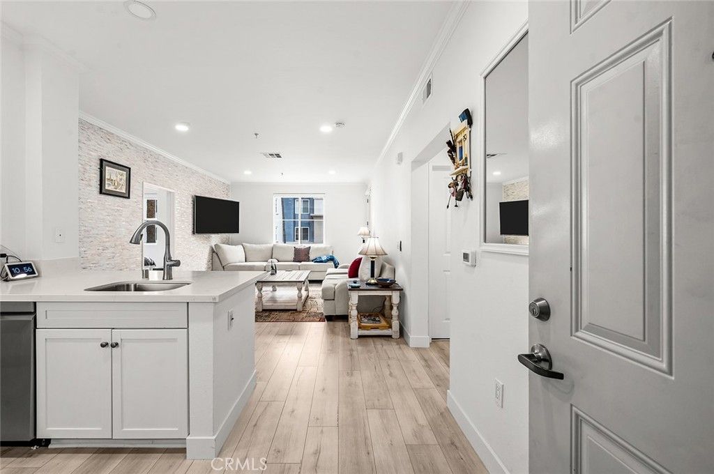 Image 3 of property listing at 2314 Scholarship, Irvine, CA 92612