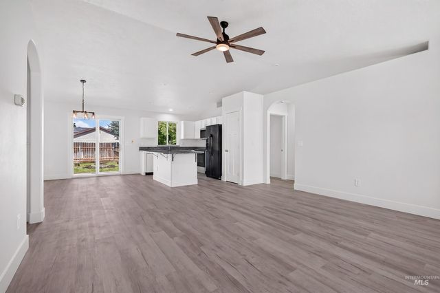 2005 S Crimson Rose Way, Boise, ID 83709