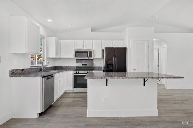 2005 S Crimson Rose Way, Boise, ID 83709