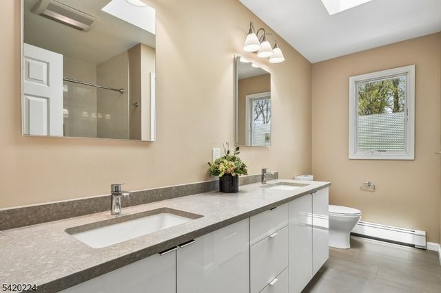 5 Gianna Ct, Randolph Twp., NJ 07869