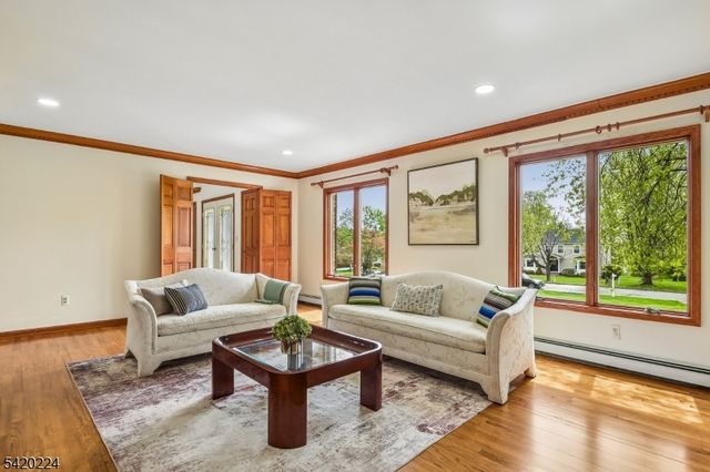 5 Gianna Ct, Randolph Twp., NJ 07869
