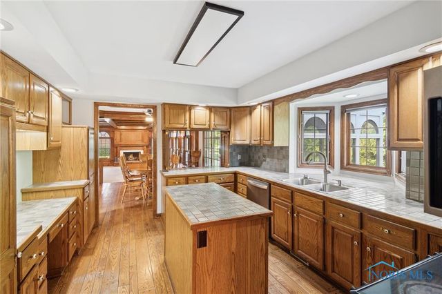 2949 Secretariat Road, Ottawa Hills, OH 43615