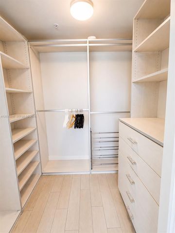 253 NE 2nd St 3004, Miami, FL 33132