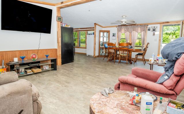 153 R Vancleve Road, Campton, KY 41301