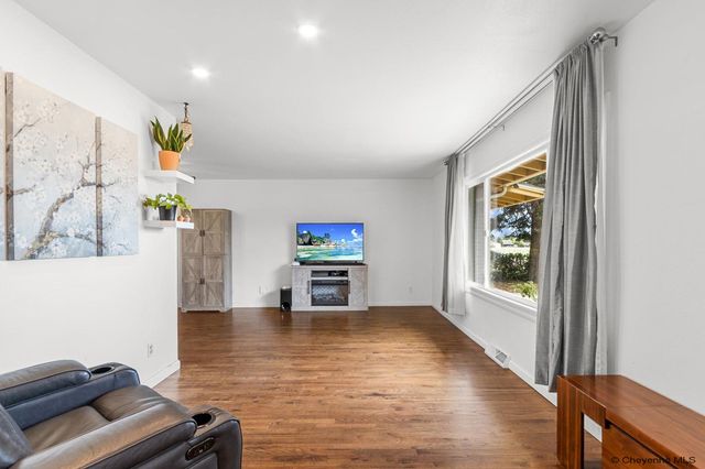 930 WESTERN HILLS BLVD, Cheyenne, WY 82009