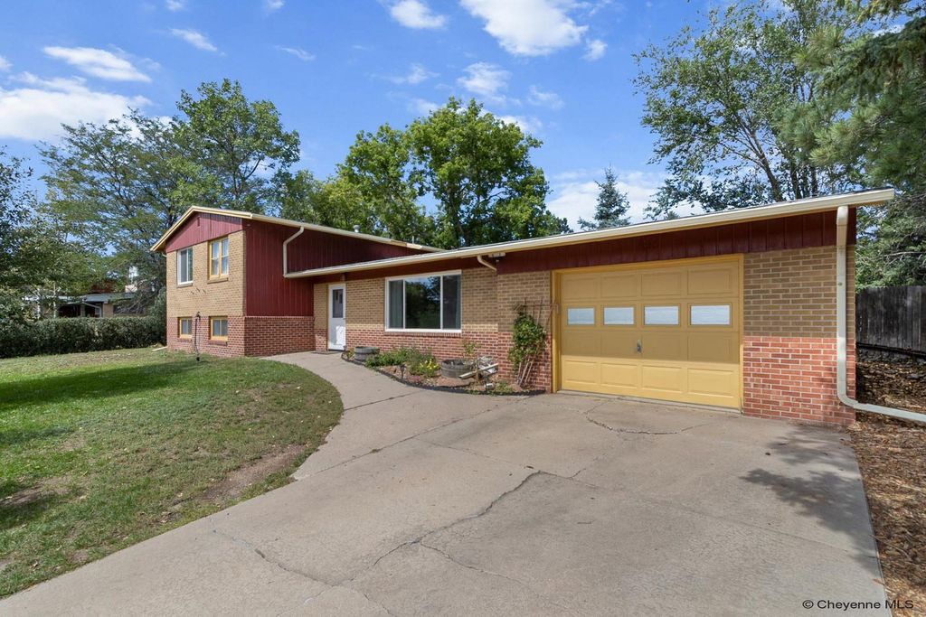 930 WESTERN HILLS BLVD, Cheyenne, WY 82009