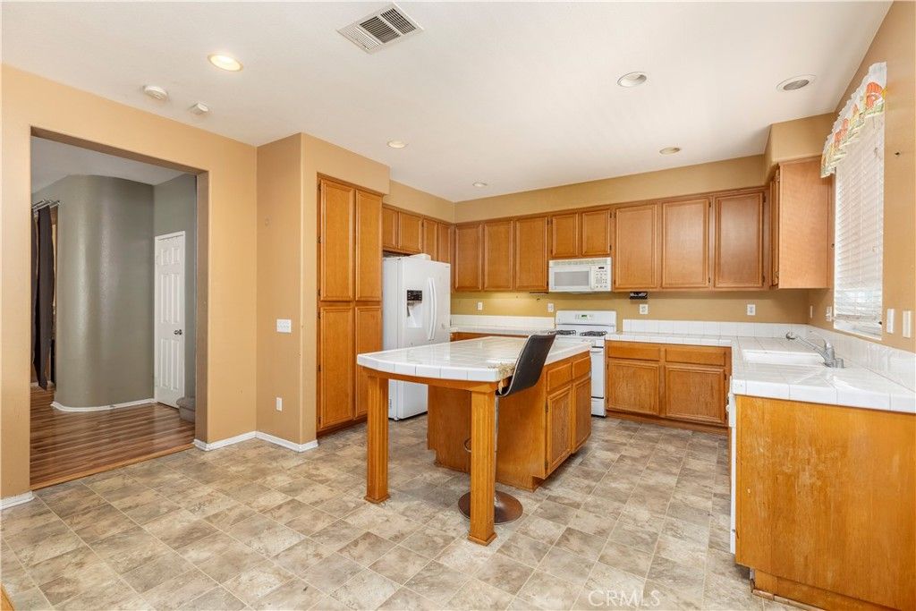 Image 8 of property listing at 35356 Trevino, Beaumont, CA 92223