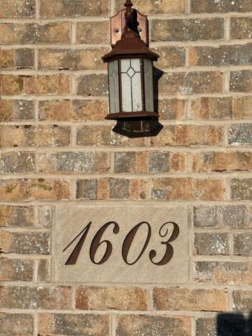 1603 Riverside Circle, Dixon, IL 61021