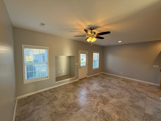 1603 Riverside Circle, Dixon, IL 61021