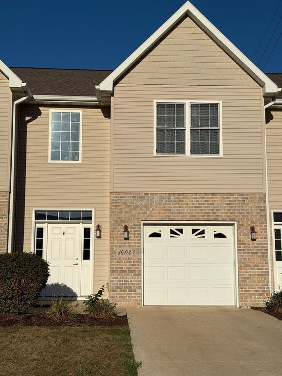 1603 Riverside Circle, Dixon, IL 61021