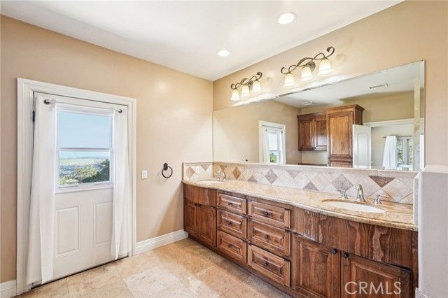 40000 Valle Vista, Murrieta, CA 92562