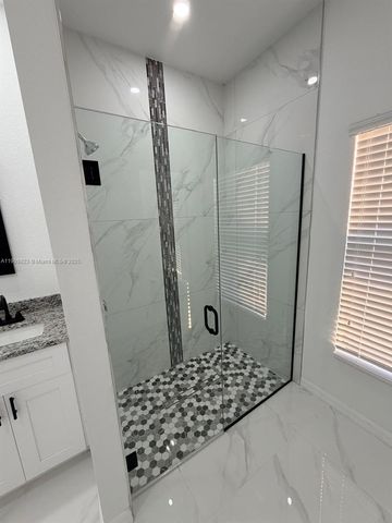 2706 72nd St W, Lehigh Acres, FL 33971