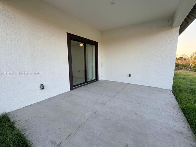 2706 72nd St W, Lehigh Acres, FL 33971