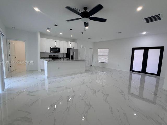 2706 72nd St W, Lehigh Acres, FL 33971