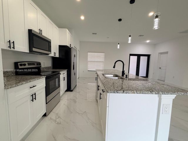 2706 72nd St W, Lehigh Acres, FL 33971