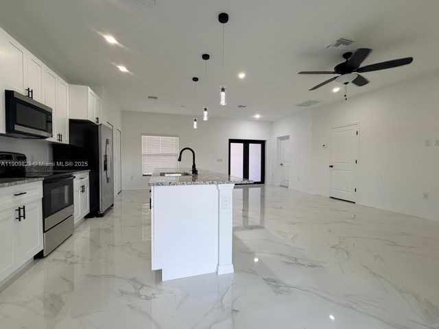 2706 72nd St W, Lehigh Acres, FL 33971