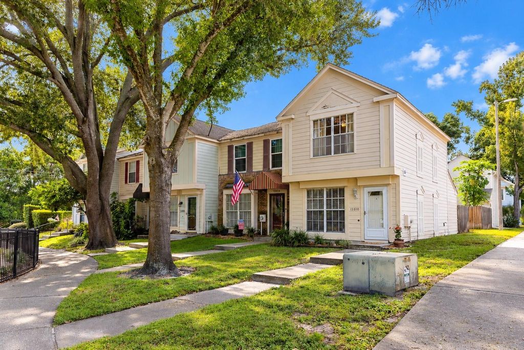 Image 1 of property listing at 13810 FLETCHERS MILL DRIVE, Tampa, FL 33613