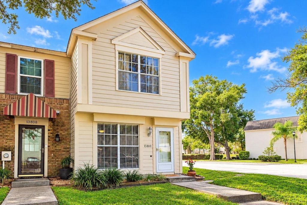 Image 2 of property listing at 13810 FLETCHERS MILL DRIVE, Tampa, FL 33613