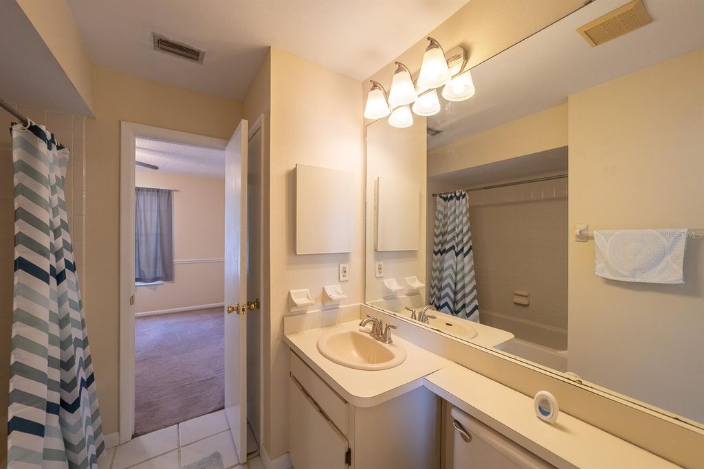 Image 12 of property listing at 13810 FLETCHERS MILL DRIVE, Tampa, FL 33613